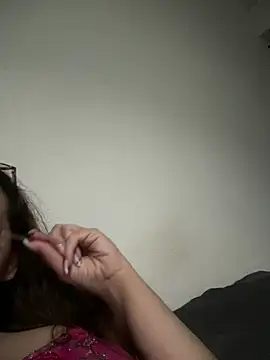 lola  med online show from 02.23.25