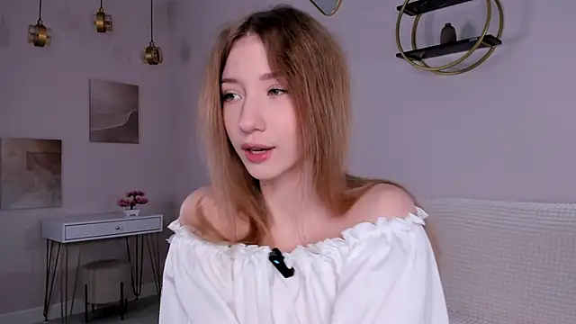 SunnivaCovil online show from 09.10.25