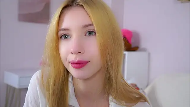 Snapshot of SunnivaCovil chatting on 02.03.26 SunnivaCovil online show from 02.03.26