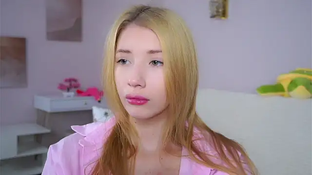 Snapshot of SunnivaCovil chatting on 02.08.26 SunnivaCovil online show from 02.08.26