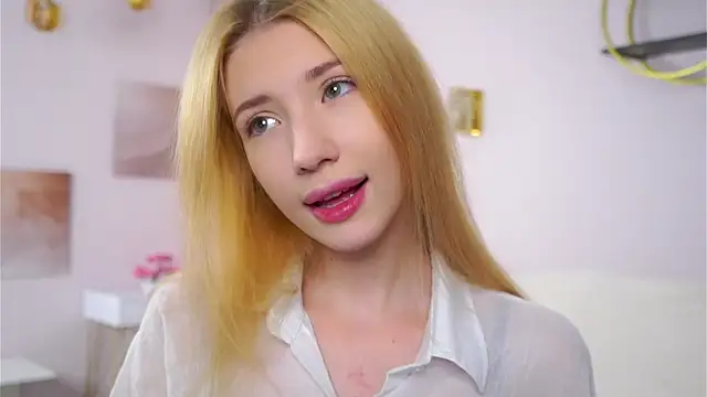 Snapshot of SunnivaCovil chatting on 02.10.26 SunnivaCovil online show from 02.10.26