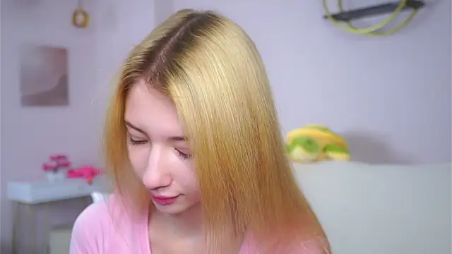 Snapshot of SunnivaCovil chatting on 02.12.26 SunnivaCovil online show from 02.12.26