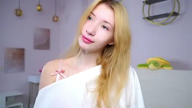 Snapshot of SunnivaCovil chatting on 02.13.26 SunnivaCovil online show from 02.13.26