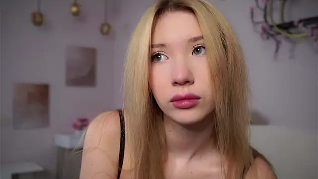 Snapshot of SunnivaCovil chatting on 02.21.26 SunnivaCovil online show from 02.21.26