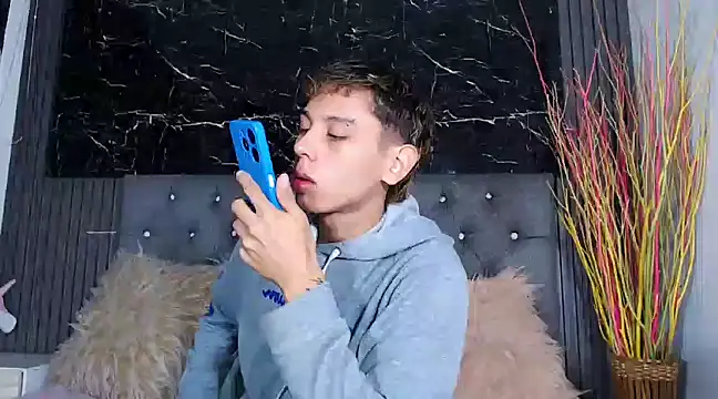 Snapshot of Noahoconor chatting on 02.22.25 Noahoconor online show from 02.22.25