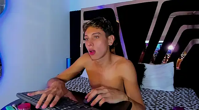 Snapshot of Noahoconor chatting on 02.28.25 Noahoconor online show from 02.28.25