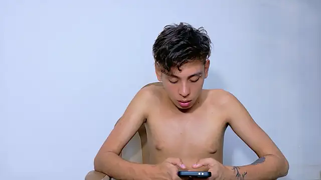 Snapshot of Noahoconor chatting on 09.13.25 Noahoconor online show from 09.13.25