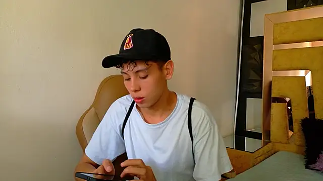 Snapshot of Noahoconor chatting on 09.14.25 Noahoconor online show from 09.14.25