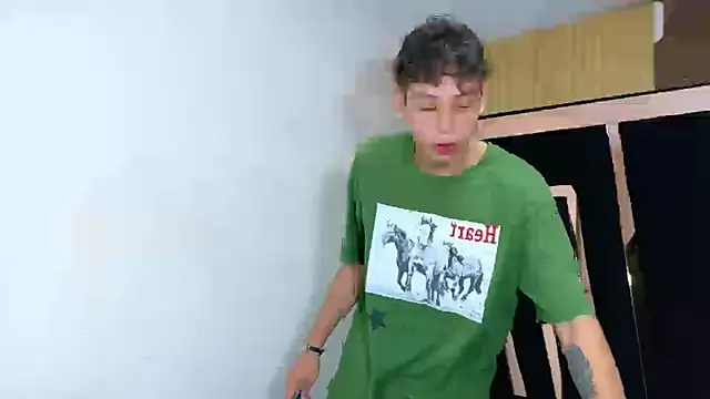 Snapshot of Noahoconor chatting on 10.03.25 Noahoconor online show from 10.03.25