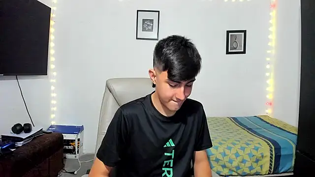 Snapshot of babymaik chatting on 10.17.25 babymaik online show from 10.17.25