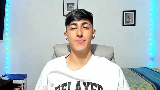 Snapshot of babymaik chatting on 10.24.25 babymaik online show from 10.24.25