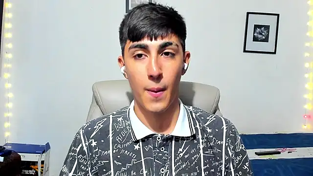 Snapshot of babymaik chatting on 11.21.25 babymaik online show from 11.21.25