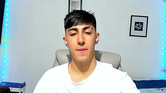 Snapshot of babymaik chatting on 11.25.25 babymaik online show from 11.25.25