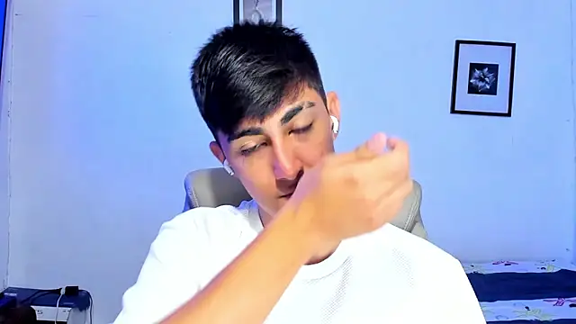 Snapshot of babymaik chatting on 12.02.25 babymaik online show from 12.02.25