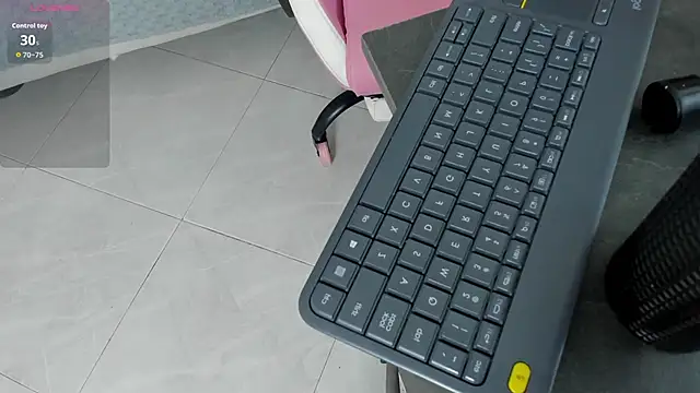 Snapshot of cutie_sarax1 chatting on 10.30.25 cutie sarax1 online show from 10.30.25