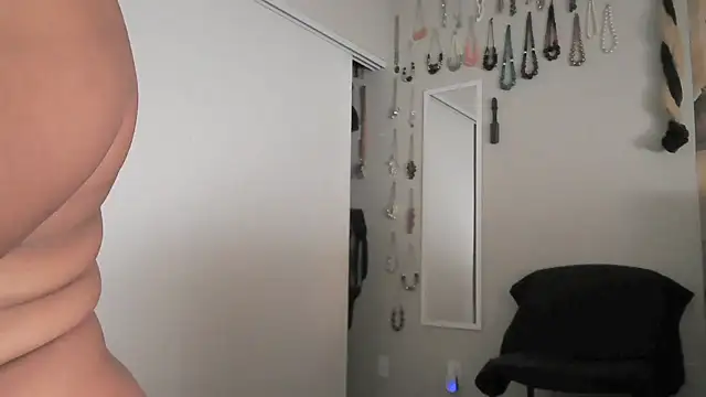 Queenanitadix online show from 02.24.26