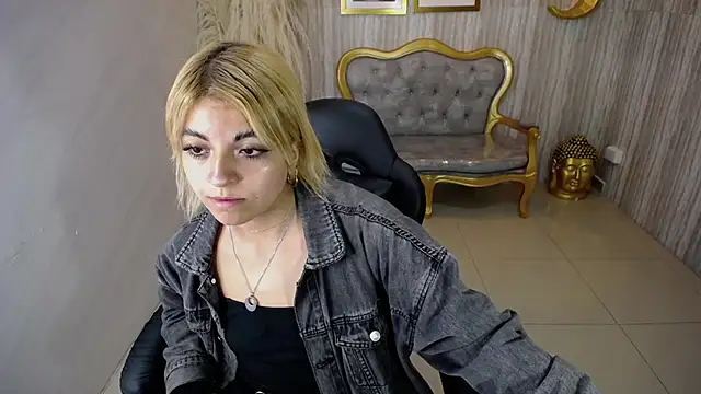 Snapshot of lili_conor_s chatting on 02.25.25 lili conor s online show from 02.25.25