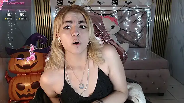 Snapshot of lili_conor_s chatting on 10.07.25 lili conor s online show from 10.07.25