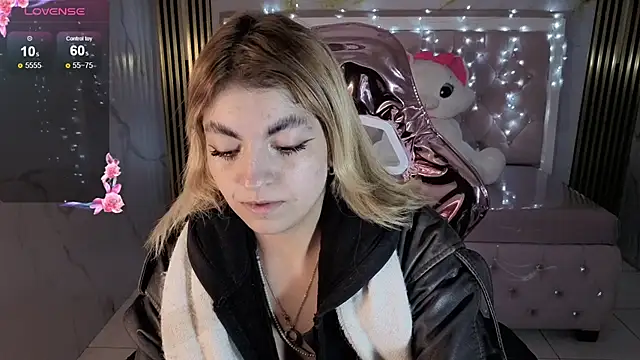 Snapshot of lili_conor_s chatting on 11.02.25 lili conor s online show from 11.02.25