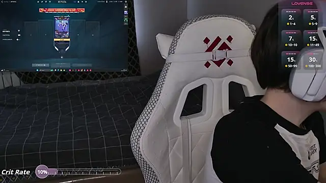 Luna Loveee online show from 02.28.26