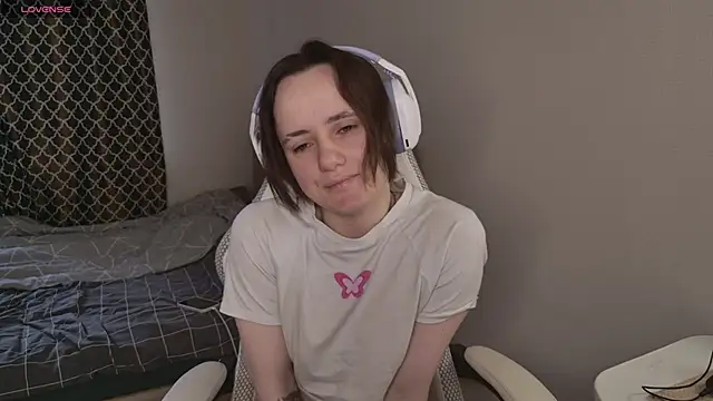 Luna Loveee online show from 04.14.26