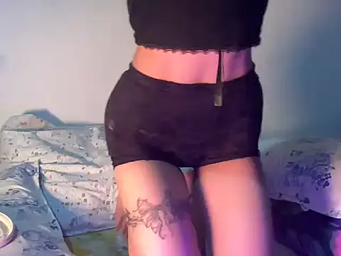 Snapshot of _luckylips chatting on 03.23.26 luckylips online show from 03.23.26