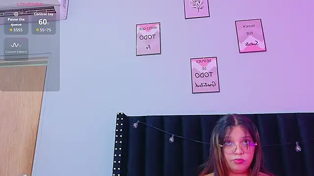 innocenthazel online show from 10.19.25