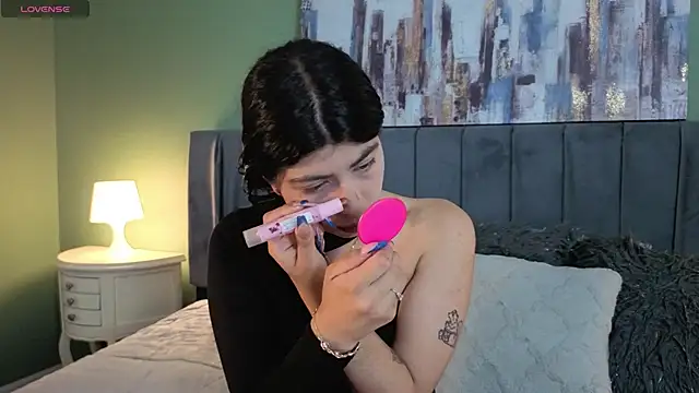 Snapshot of Cassie_bloom chatting on 06.05.26 Cassie bloom online show from 06.05.26