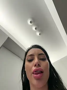 Mia Splash online show from 04.02.26