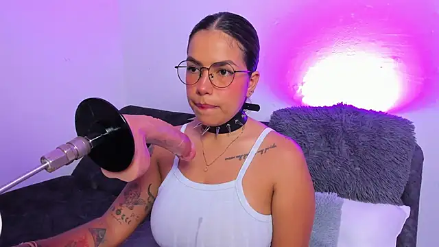 Snapshot of AngelaRicci chatting on 11.20.25 AngelaRicci online show from 11.20.25