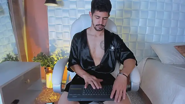 AlejandroStormm online show from 03.18.25