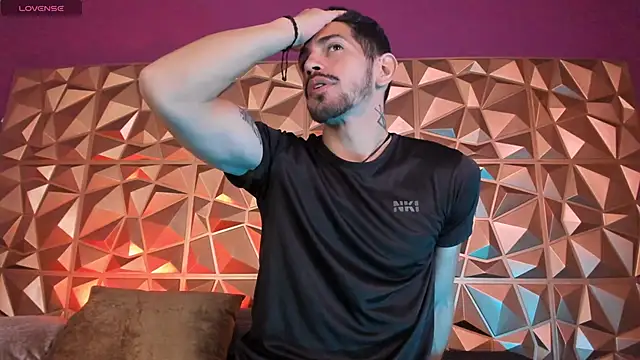 AlejandroStormm online show from 12.19.25