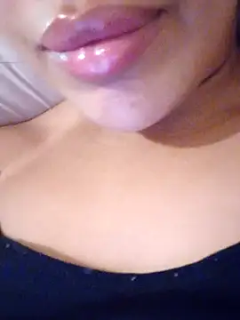 Sexlove1xo online show from 10.17.25