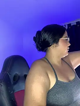 Leah yuah  online show from 02.24.25