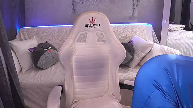 Snapshot of LilyFoxyy chatting on 11.27.25 LilyFoxyy online show from 11.27.25