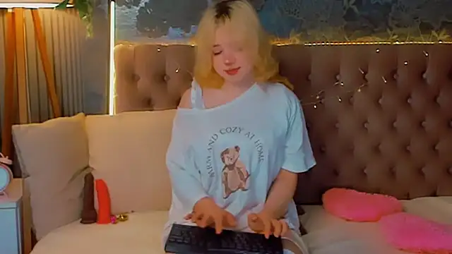 EmilyAngells online show from 02.24.26