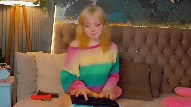 Snapshot of EmilyAngells chatting on 03.09.26 EmilyAngells online show from 03.09.26