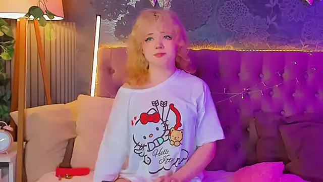 Snapshot of EmilyAngells chatting on 04.04.26 EmilyAngells online show from 04.04.26