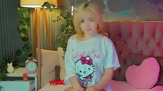 Snapshot of EmilyAngells chatting on 04.06.26 EmilyAngells online show from 04.06.26