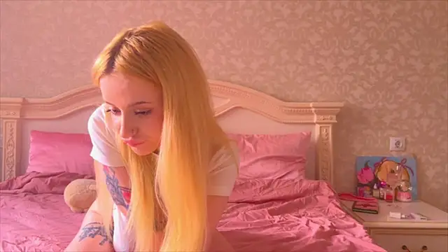 Snapshot of _BunnyDollStella_ chatting on 09.24.25 BunnyDollStella online show from 09.24.25