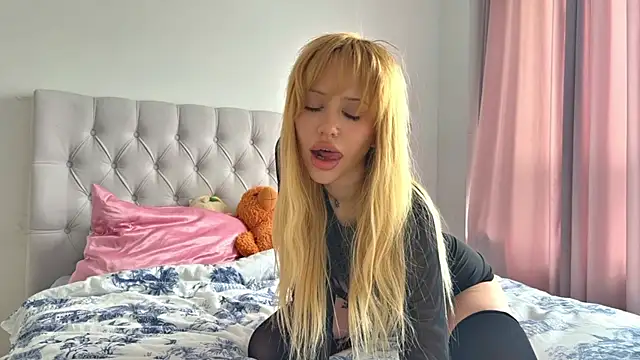  BunnyDollStella  online show from 04.10.26