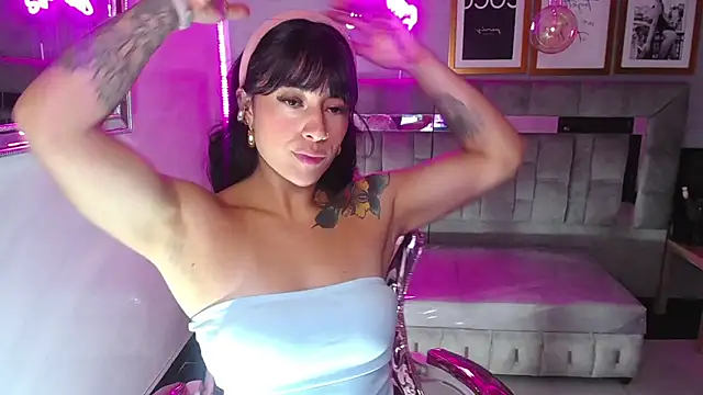 Snapshot of Isabella_Collen_v chatting on 03.22.25 Isabella Collen v online show from 03.22.25