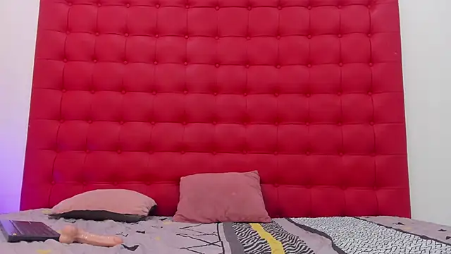 Snapshot of Maite_Smith_ chatting on 03.04.25 Maite Smith online show from 03.04.25