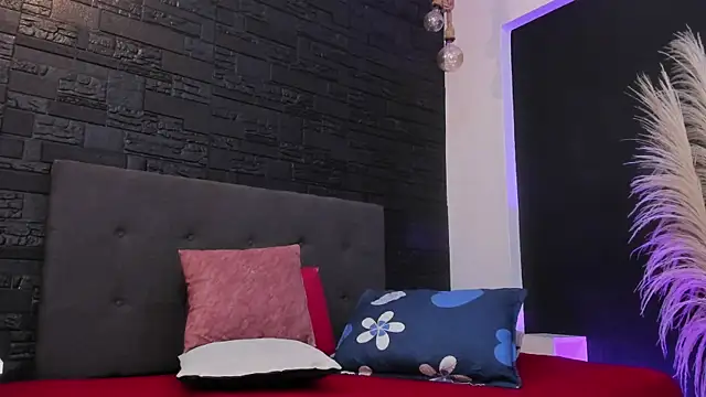 Snapshot of Maite_Smith_ chatting on 10.20.25 Maite Smith online show from 10.20.25