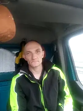 Snapshot of Machura chatting on 11.25.25 Machura online show from 11.25.25