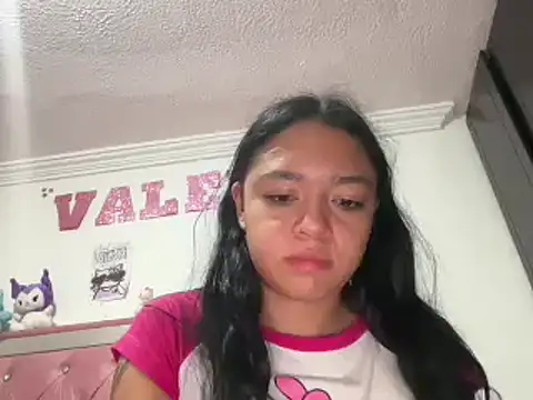 Snapshot of hellokitty__valery chatting on 03.08.25 hellokitty valery online show from 03.08.25