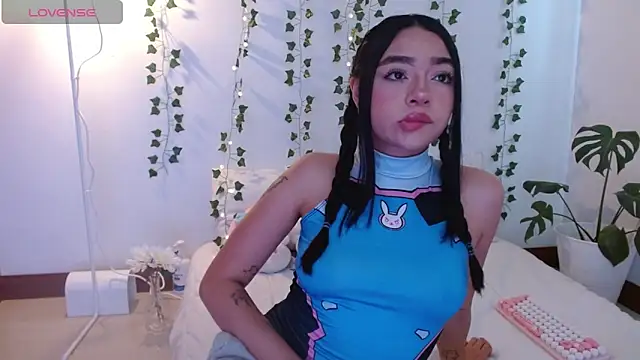 Snapshot of hellokitty__valery chatting on 02.27.26 hellokitty valery online show from 02.27.26