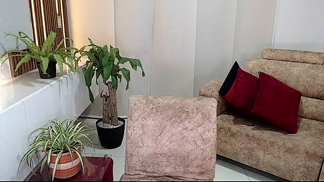 Snapshot of cod_dolll chatting on 11.25.25 cod dolll online show from 11.25.25