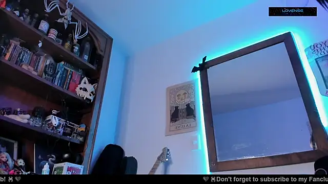 Hisato111 online show from 10.18.25