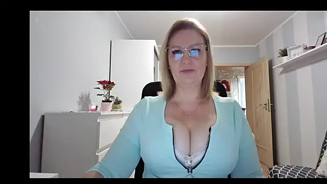 DianaLive online show from 12.19.25